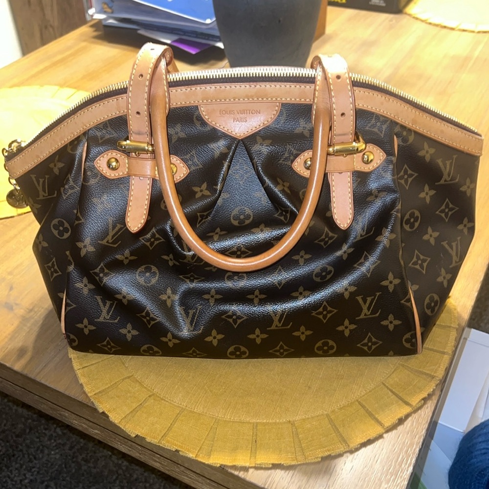 EUC Authentic Louis Vuitton Tivoli GM Handbag